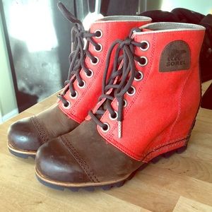 Sorel hidden wedge boot